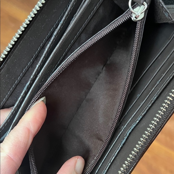 Vintage Coach Beige and Dark Brown Zip Wallet - Picture 12 of 16